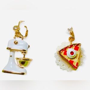 NWT Betsey Johnson Gold and White Mixer and Cake Slice Earrings